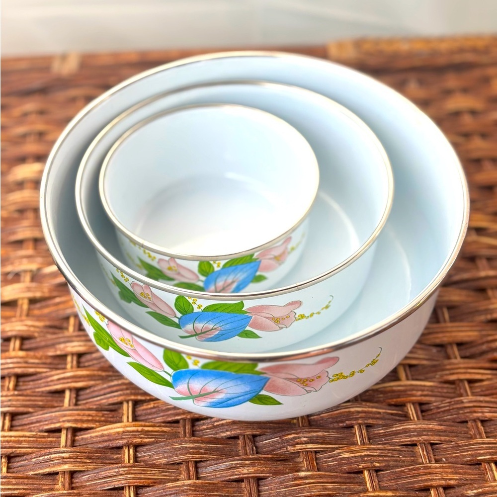 Vintage Floral Enamel Nesting Bowls Set of 3